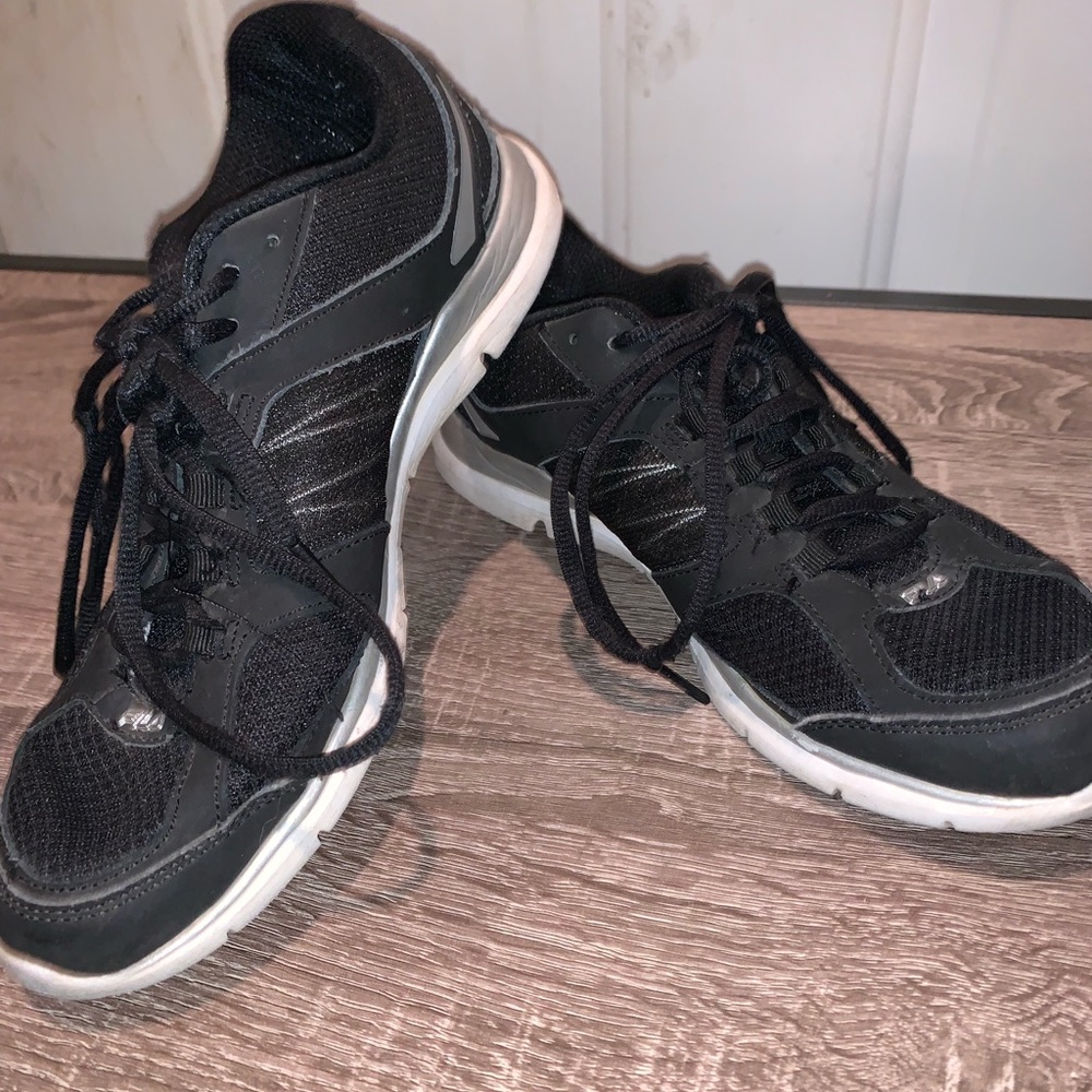 FILS Tennis shoes